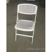 Pop. Cadeiras dobráveis ​​plásticas de cor branca